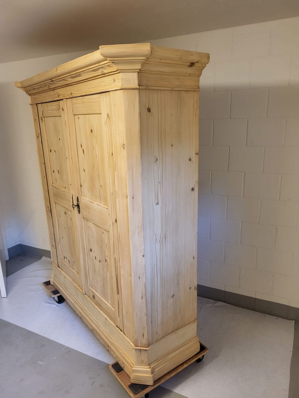 Armadi: Wunderschöner antiker Schrank restauriert – Usato da Hofstetten SO venduto da famburgert 4