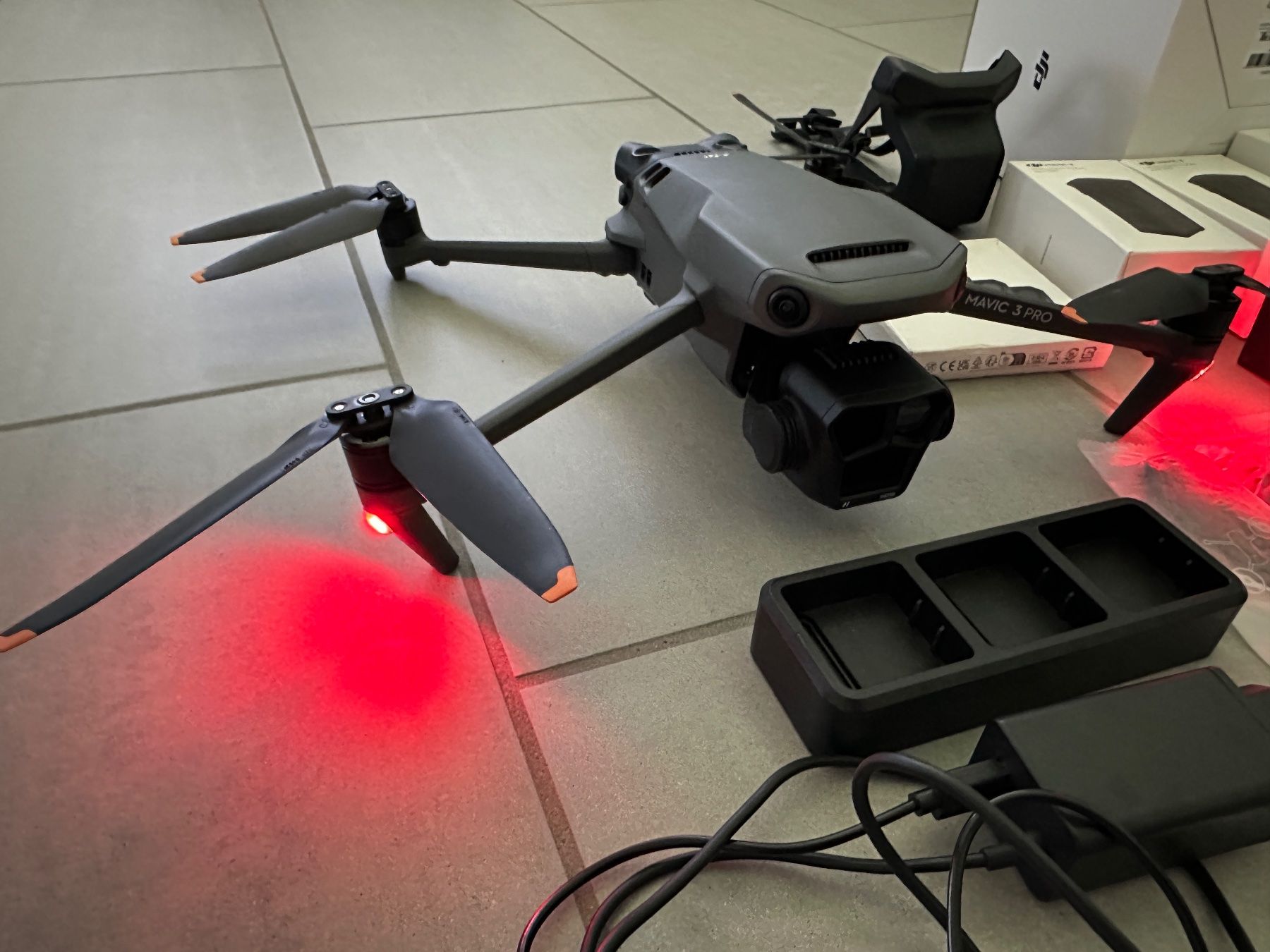 DJI Modellismo RC: DJI Mavic 3 Pro mit RC Pro – Usato da Losone venduto da A.Colusso 1