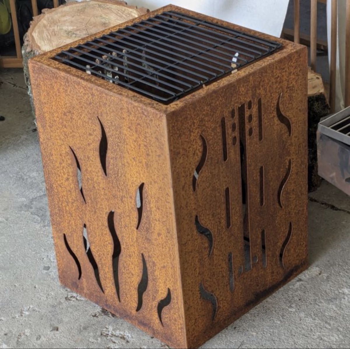 Griglie: Fireking Cube - Holz, Holzkohlengrill - Feuerstelle, neu – Nuovo e nell'imballaggio originale da Gossau SG venduto da Sombat