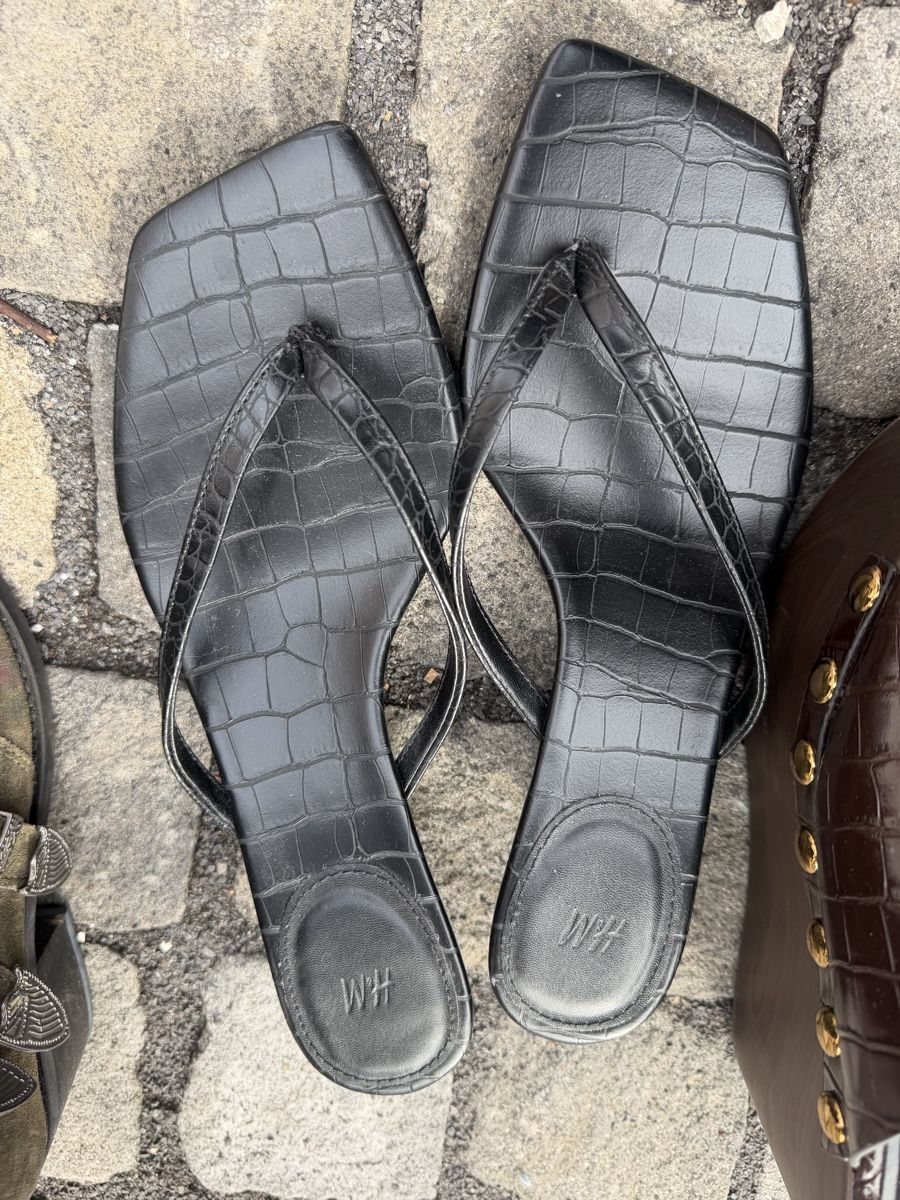 H&M Damenschuhe: Tong à talon H&M – Gebraucht aus Bossonnens von min_qzn8
