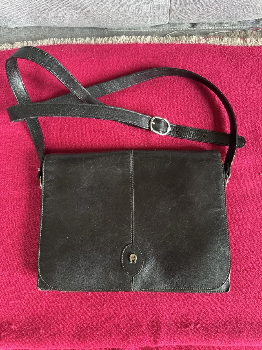 Aigner Borse da donna: Handtasche von Étienne Aigner. Schwarz Leder. – Usato da Zürich venduto da Thomaslue