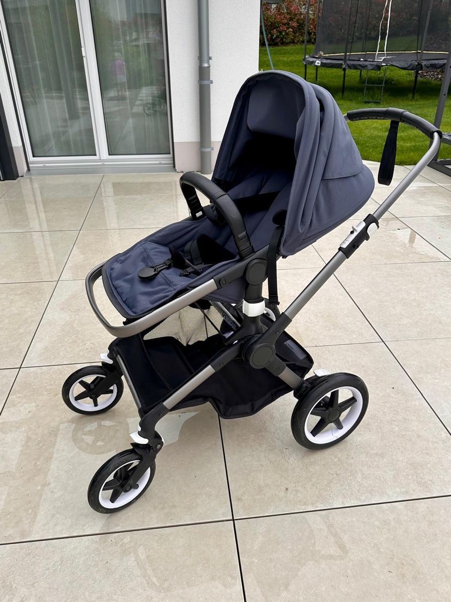 Bugaboo Carrozzine: Poussette Bugaboo Fox 3 bleu marine - très peu utilisée – Usato da Châtillon JU venduto da Spritch 3