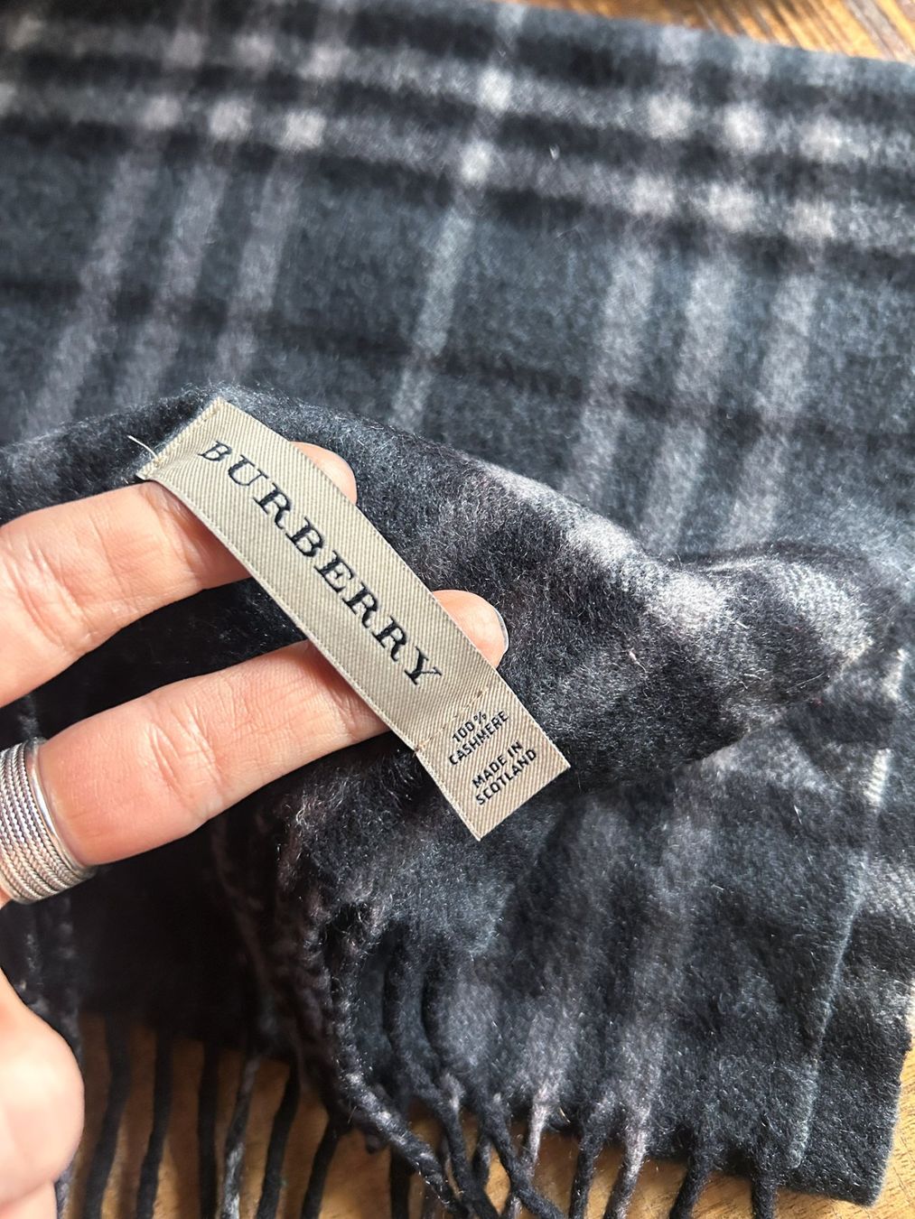 Burberry Foulard & Sciarpe: Burberry 100% Cashmere Schal – Usato da Illnau venduto da Monkky 5
