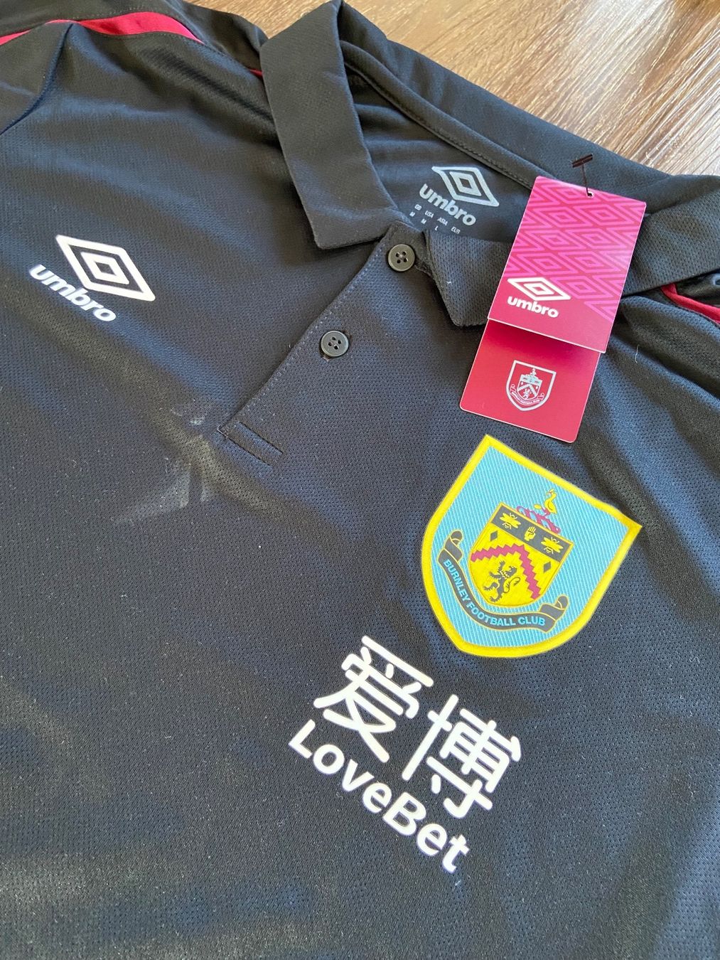 Umbro Leibchen & Hosen: FC Burnley Trikot/Polo Gr. M – Neu (gemäss Beschreibung) aus Muttenz von bargain_hunter 1