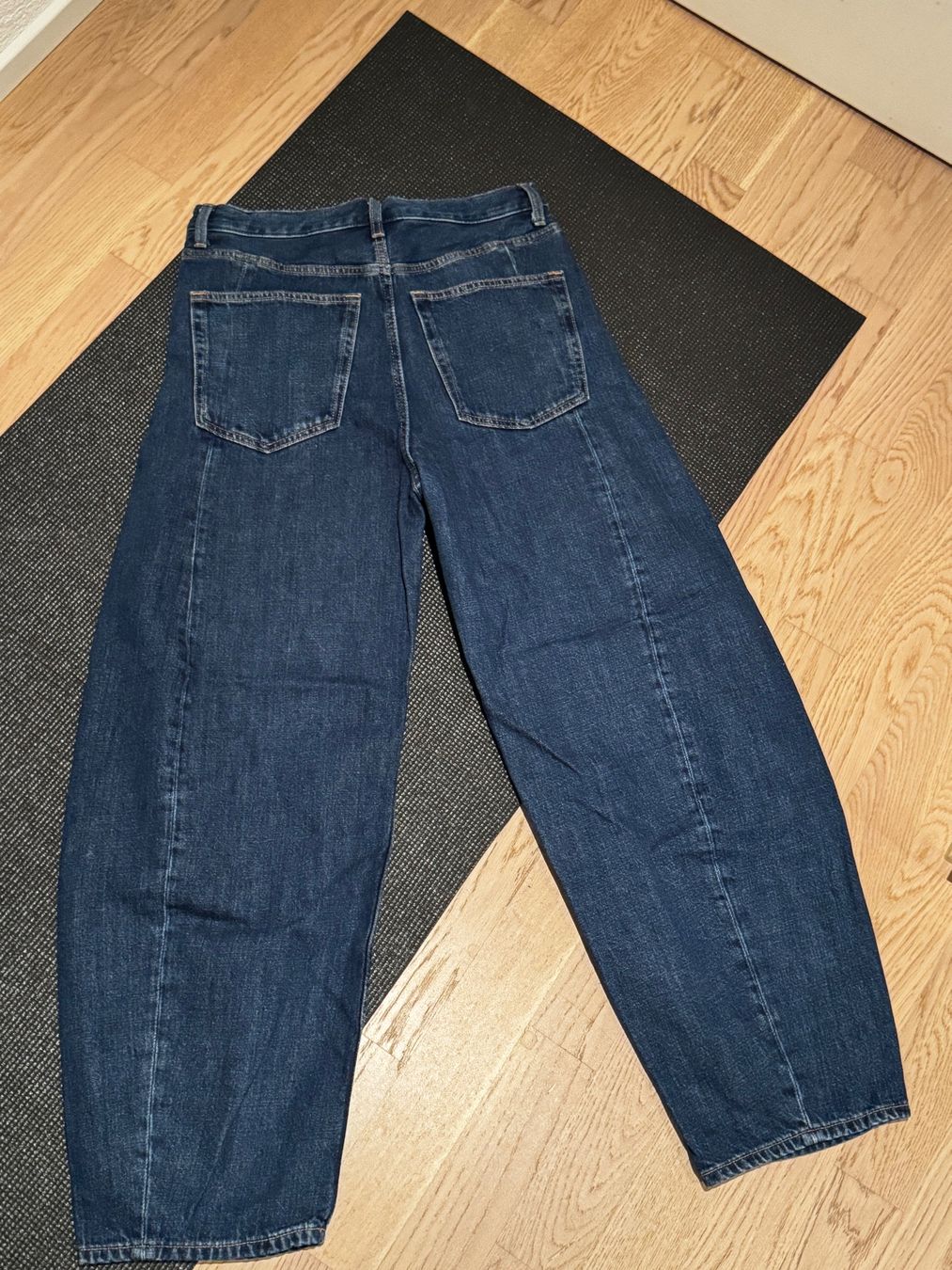 Arket Jeans: Damen Arket Bloom Barrel Jeans – Usato da Meilen venduto da Emma_321 9