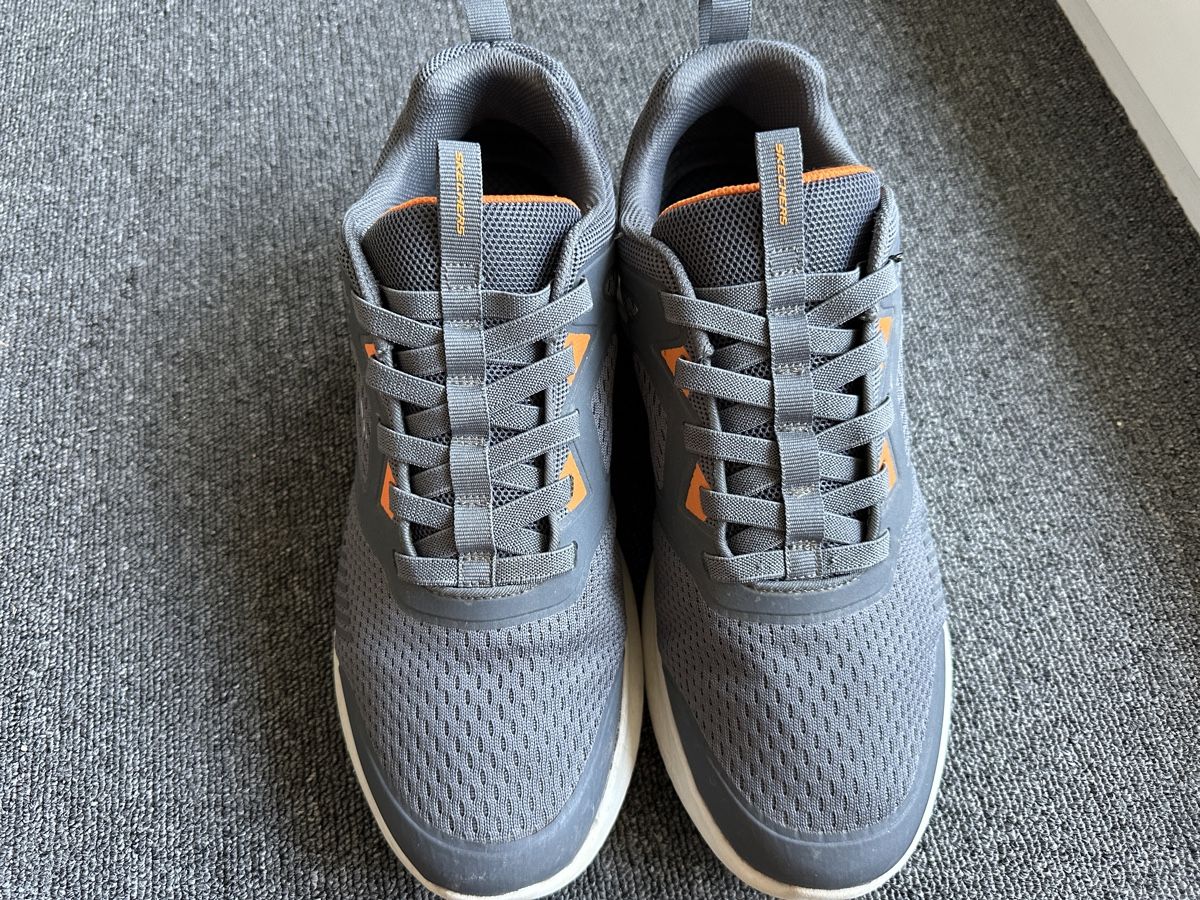 Skechers Scarpe da uomo: Skechers bounder homme taille 45 gris – Usato da Bulle venduto da LeMoleson 1