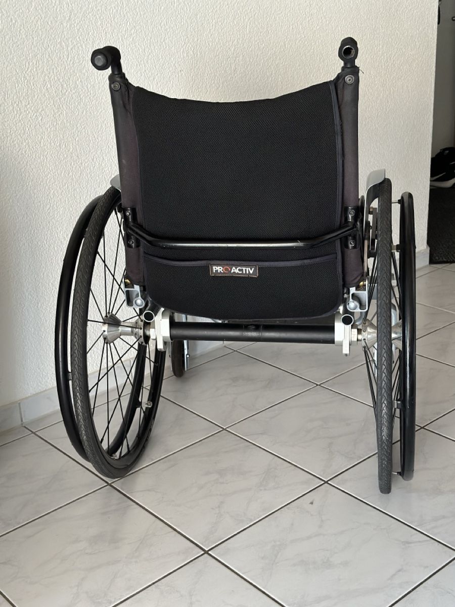 Sedie a rotelle: Proactiv Speedy Rollstuhl AF4.4 – Usato da Schübelbach venduto da Kandija 3