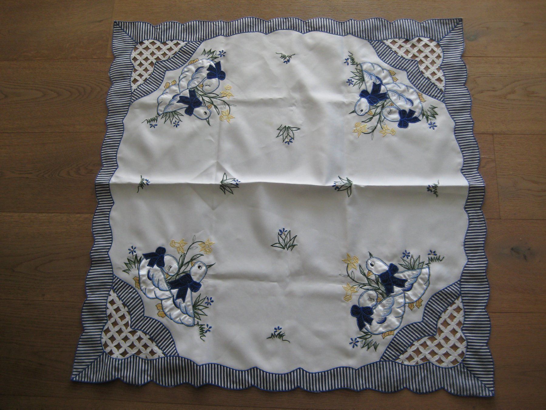 Coperte: Tischdecke 85x85cm – Usato da Neftenbach venduto da Werthe