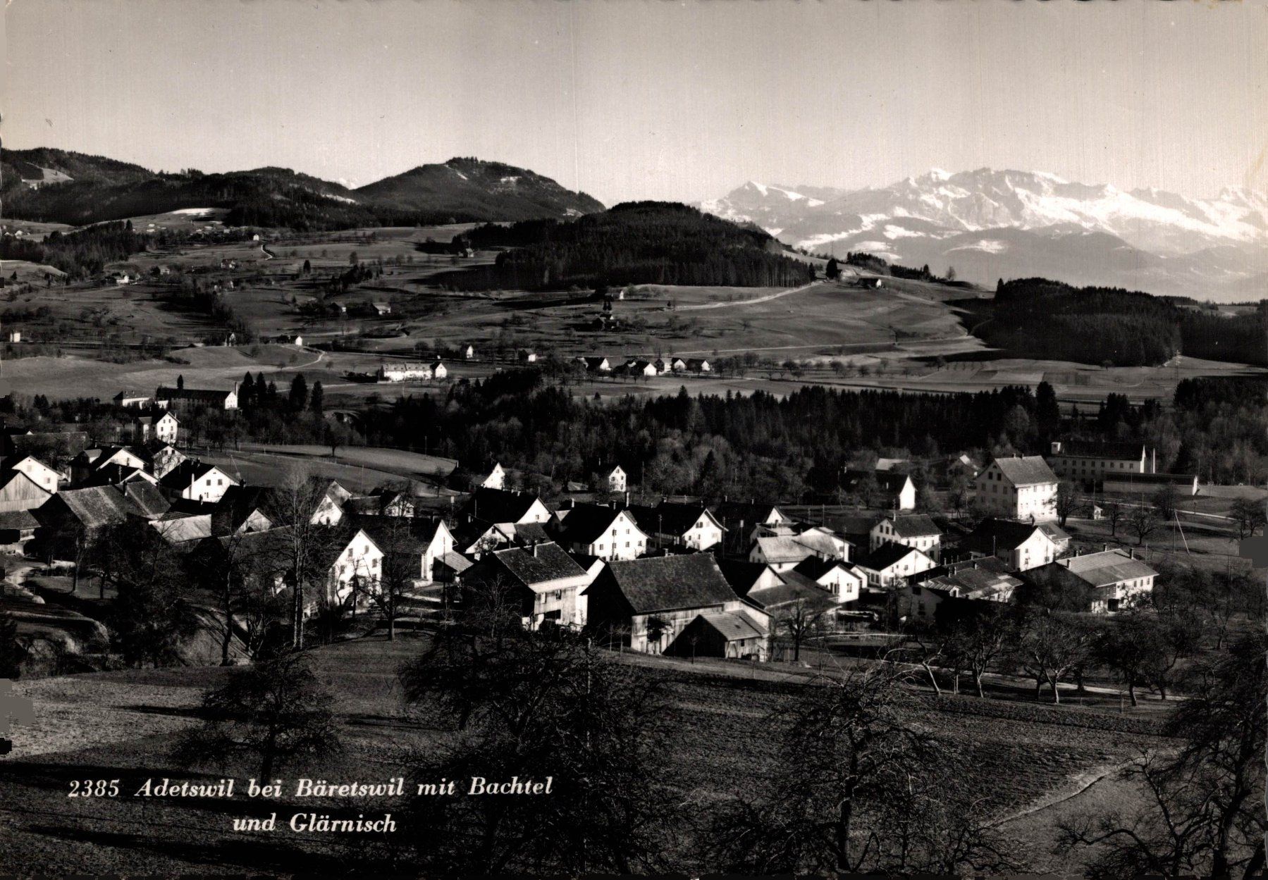 Cartoline postali: Adetswil bei Bäretswil mit Bachtel und Glärnisch – Usato da Bronschhofen venduto da Astore