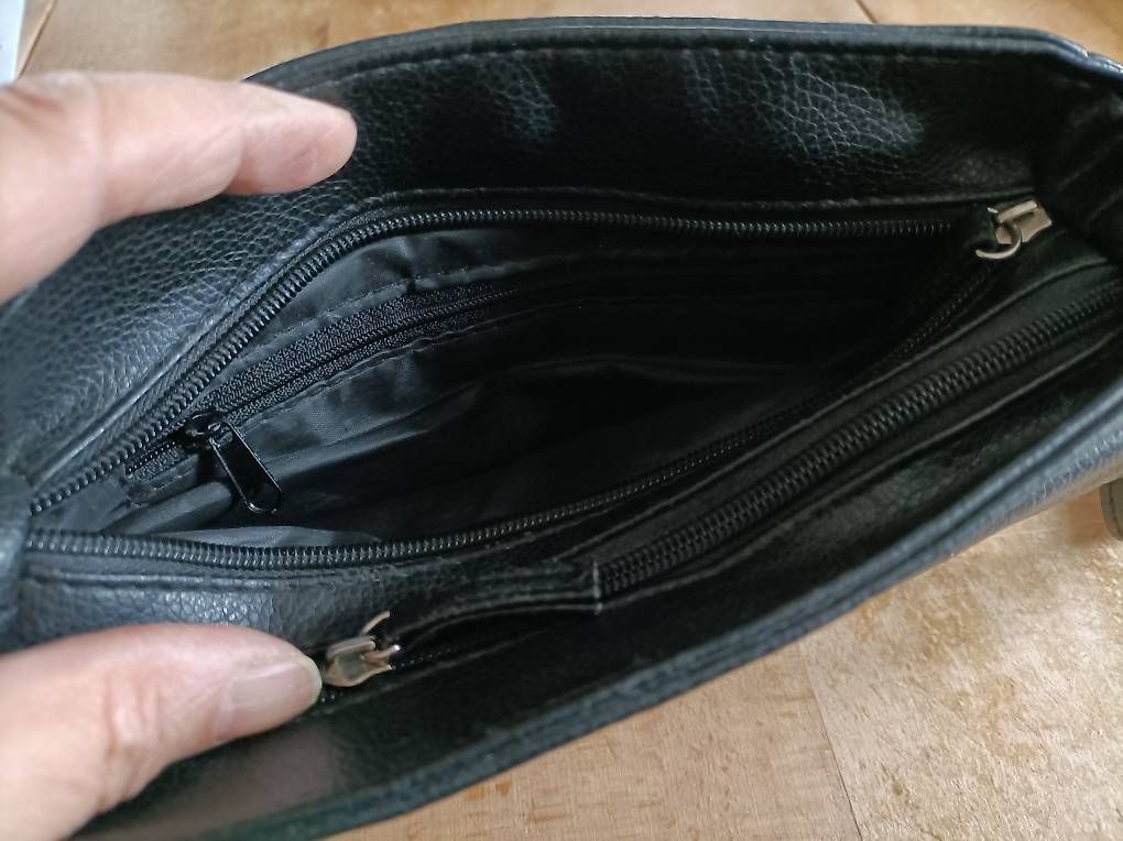 Borse da donna: Umhängetasche Leder schwarz – Usato da Zug venduto da Sabina0 1
