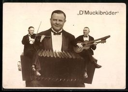 D'Muckibrüder, Musiker mit Akkordeon, G