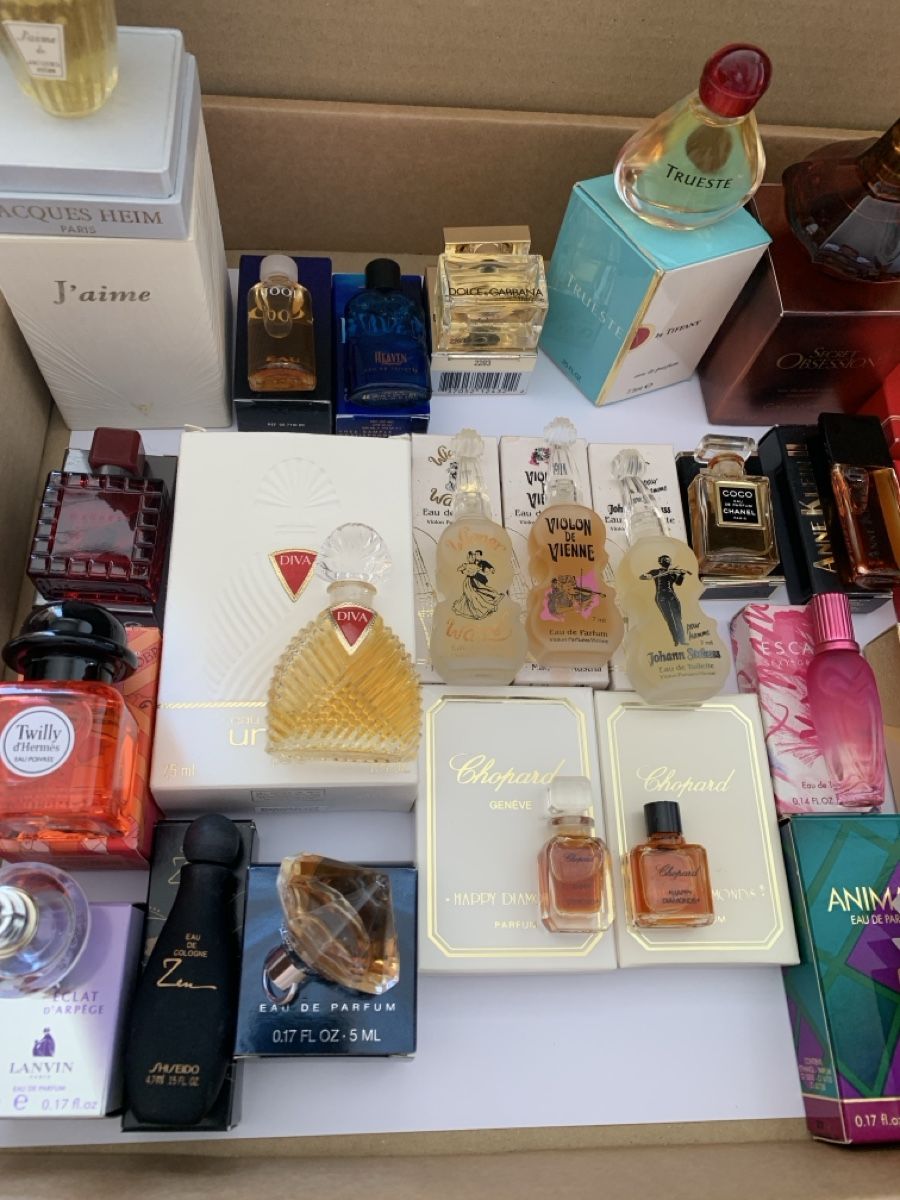 Parfum & Eau de Toilette: Parfum Miniaturen – Gebraucht aus Hochdorf von Blume007 8