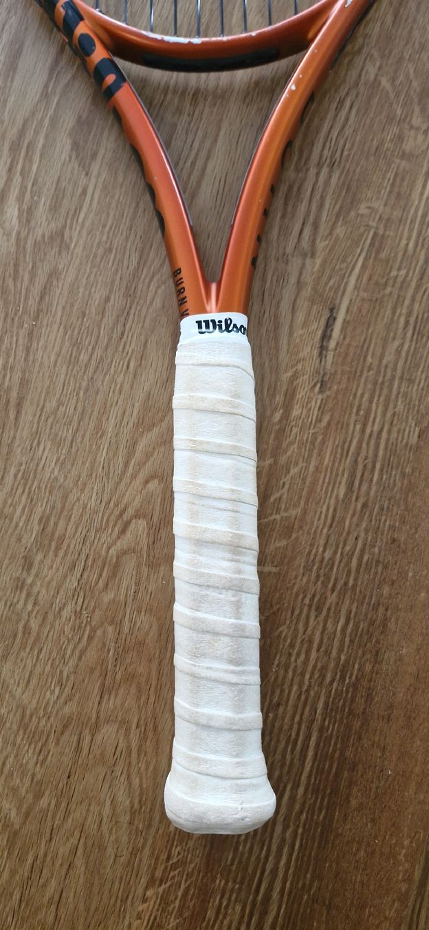 Wilson Racchette: Wilson 100 Burn Tennisschläger – Usato da Bern venduto da phi_8pwz 3