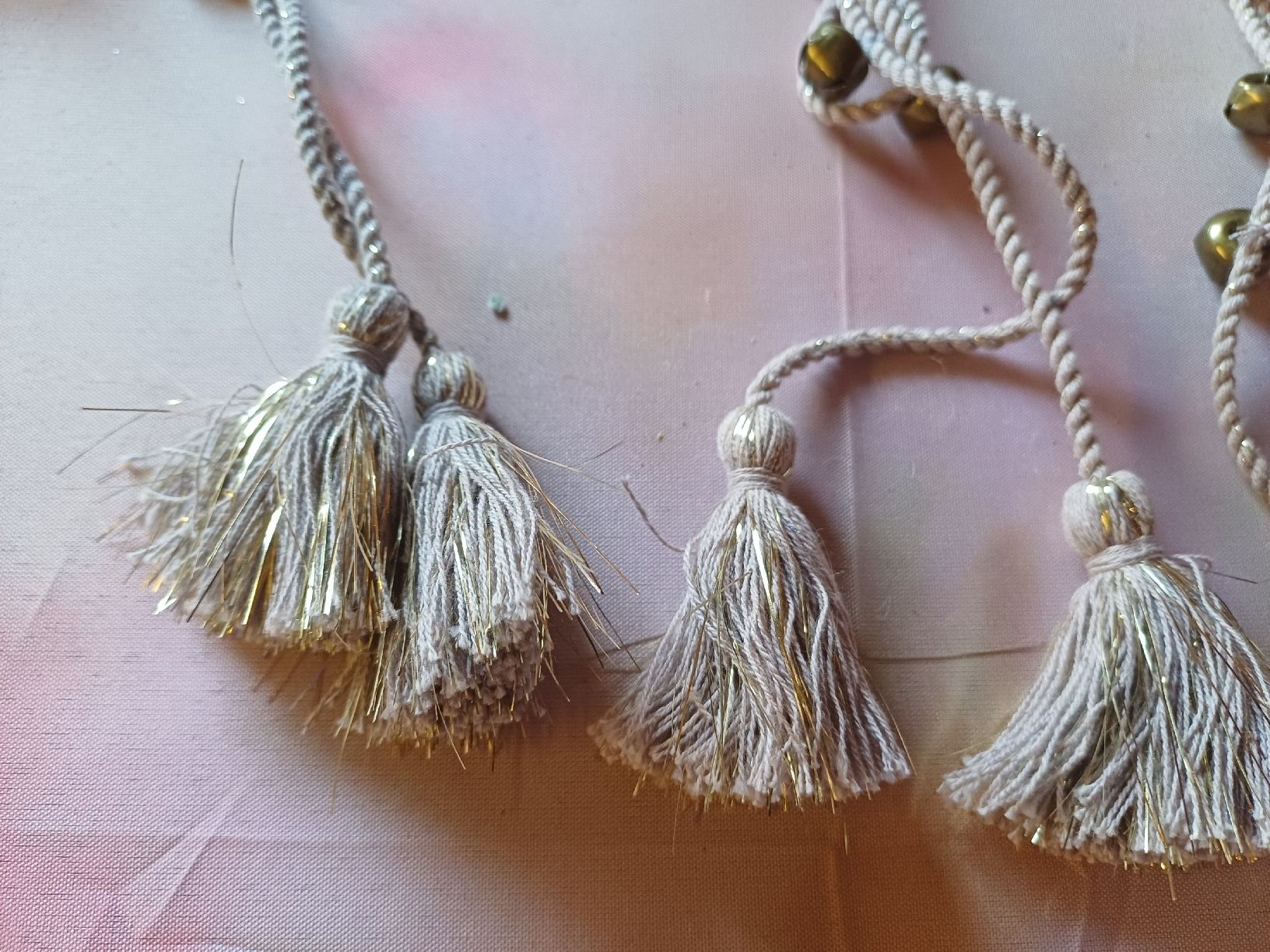 Tutte le decorazioni: neu: 5x Makramee Anhänger mit Glocken oder Pompons, Deko  – Nuovo e nell'imballaggio originale da Nassen venduto da verrueckt 3