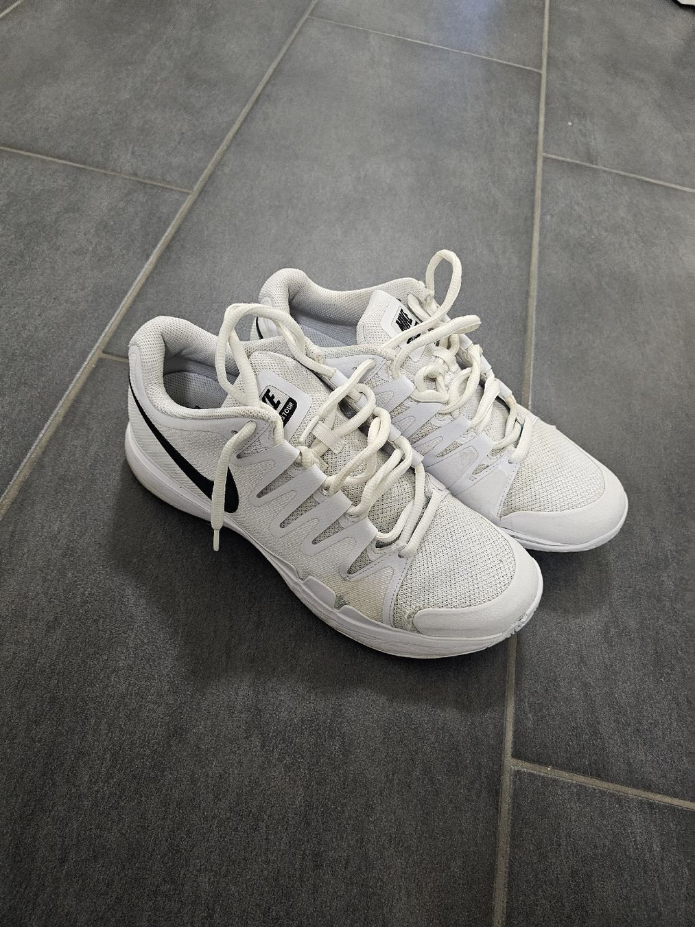 Nike Scarpe da uomo: Nike Tennisschuhe weiss, Gr. 42 – Usato da Lohn-Ammannsegg venduto da Kiki1311