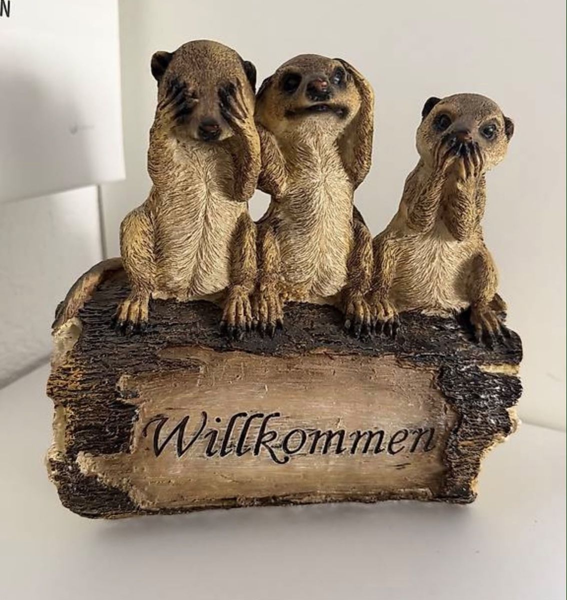 Toutes les décorations: Erdmännchen auf einem Baumstamm – Neuf avec emballage d'origine à Tennwil par eglihunter