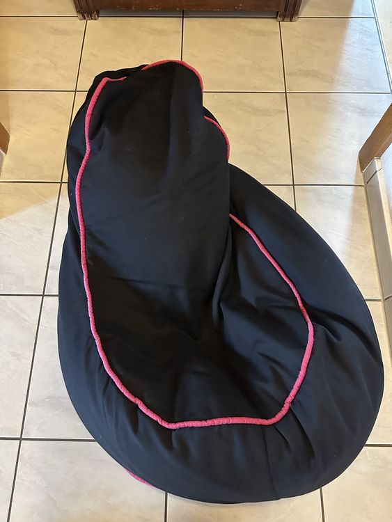 Sessel: Schwarzer Sitzsack mit pinker Naht – Gebraucht aus Hergiswil NW von kaufe_at_kaufmann 9