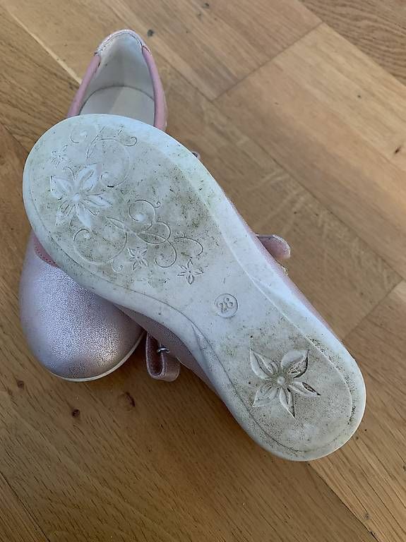 Schuhe für Mädchen: Schuhe Grösse 28 – Gebraucht aus Otelfingen von che_26d5 3