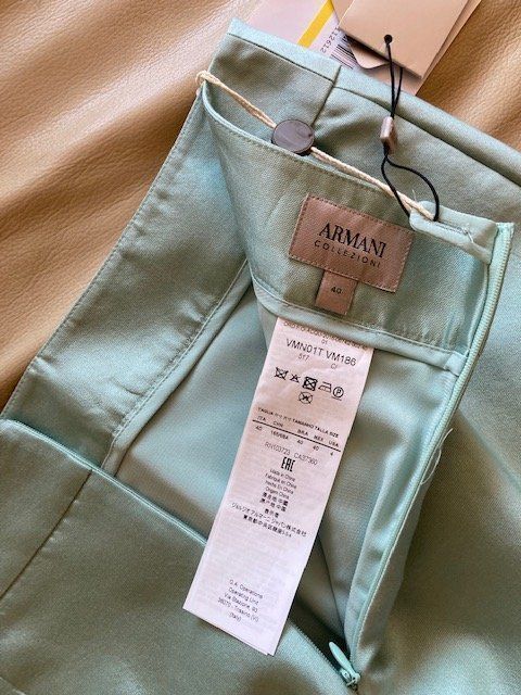 Armani Jupes: Jupe ARMANI taille 40 Europe – Neuf (Voir description) à Bursins par Mr1968 2