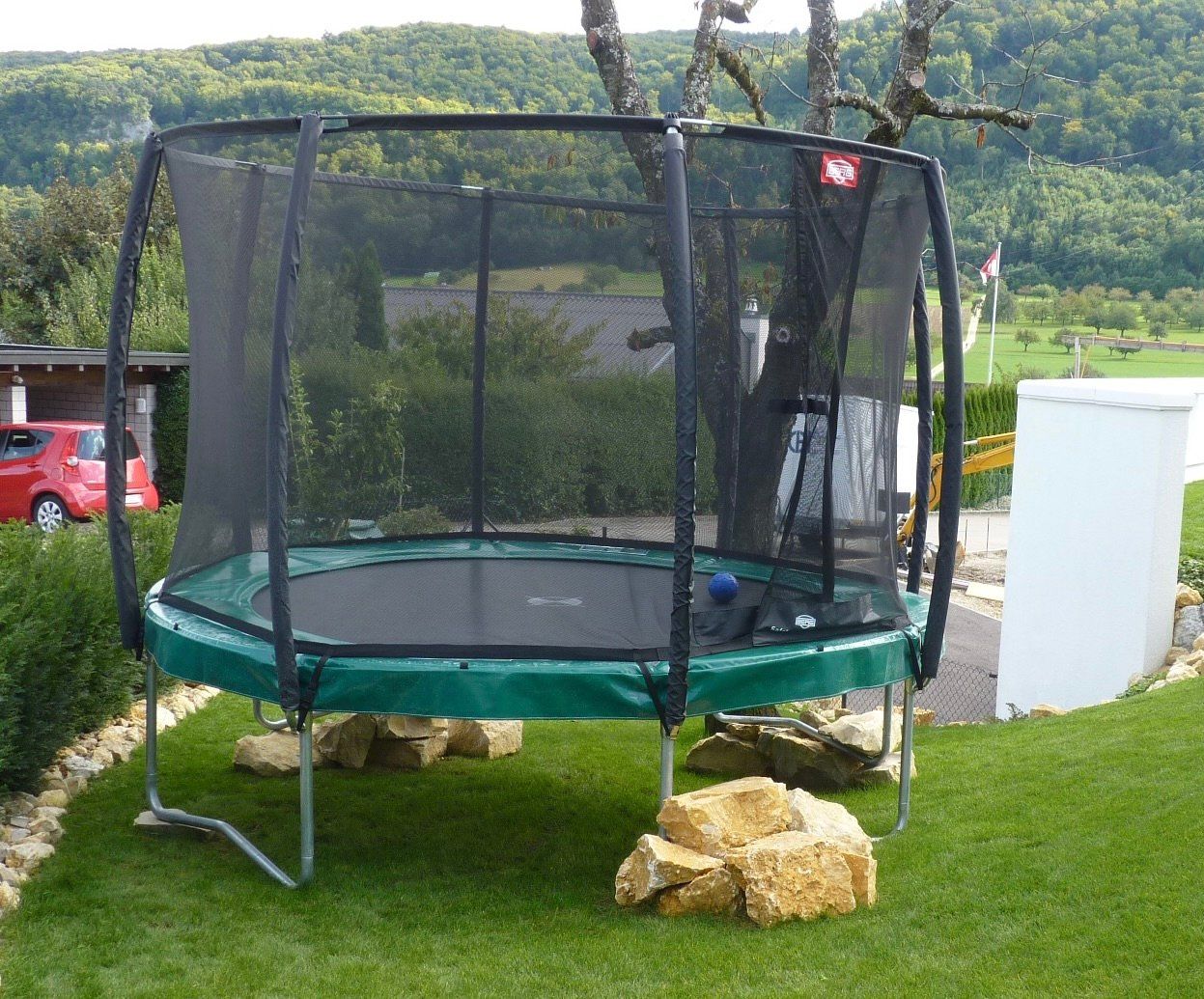 Trampolini: Trampoline Berg 330cm – Usato da Hofstetten SO venduto da jas_2cby