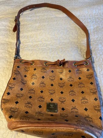 MCM Beuteltasche braun mit Logo-Muster gebrauchter Zustand