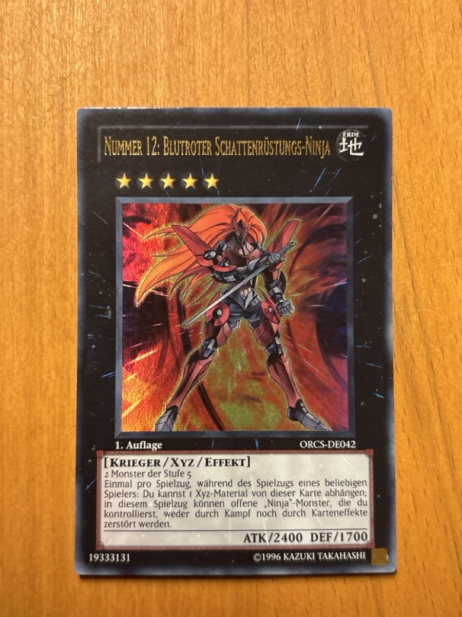 Yugioh Carte collezionabili: Nummer 12: Blutroter Schattenrüstungs-Ninja ORCS-DE042 – Usato da Speicherschwendi venduto da YugisKartenKammer