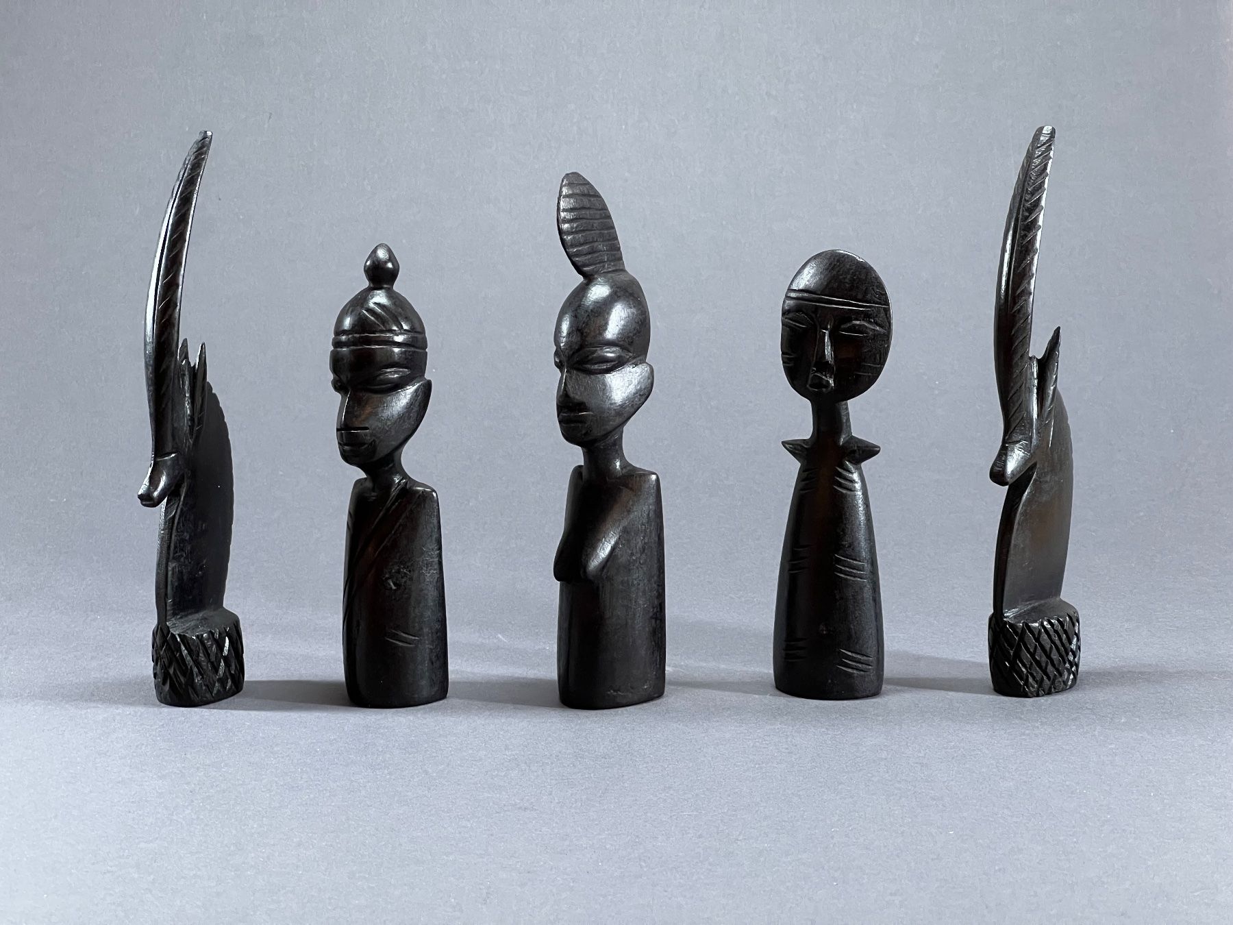 Alle Dekorationen: Afrikanische (Senegal) Holzfiguren-Set, Handarbeit, 10 Stück – Gebraucht aus Sennhof von Johnbest 1