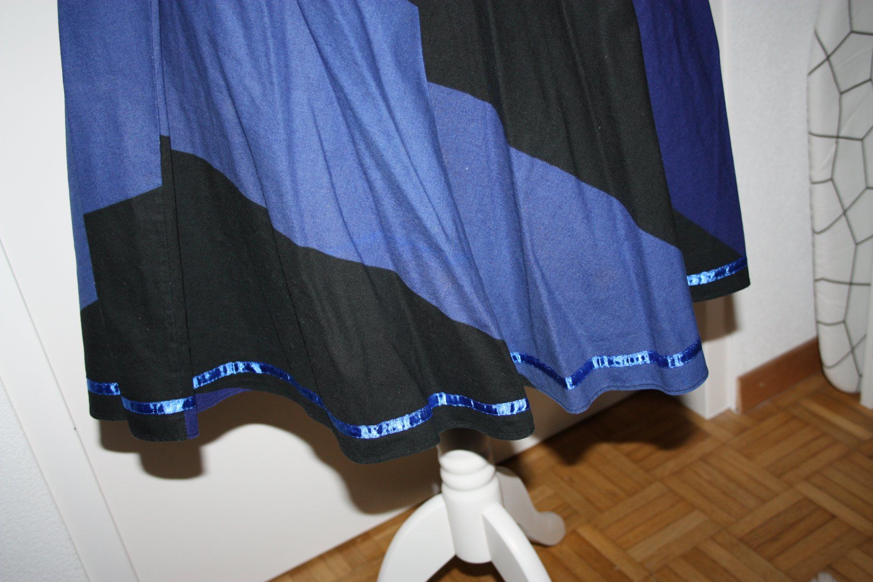 Gonne: Jupe Rock mit elastischem Bund blau - schwarz Gr. XL – Nuovo (secondo la descrizione) da Flüelen venduto da Diversicum-Textil 2