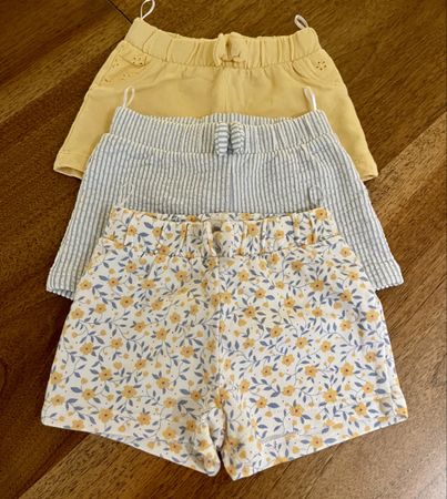 3x Shorts Gr. 68 Sommer Mädchen C&A Baby - neu!
