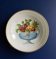 Coupe en Porcelaine de Limoges, décor fruits, bordure dorée.