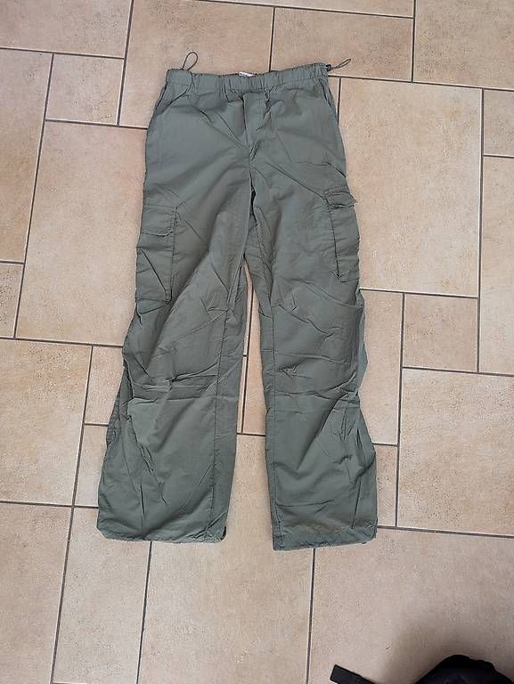 Pantalons: Pantalon cargo  – D'occasion à Saillon par vic_xny8