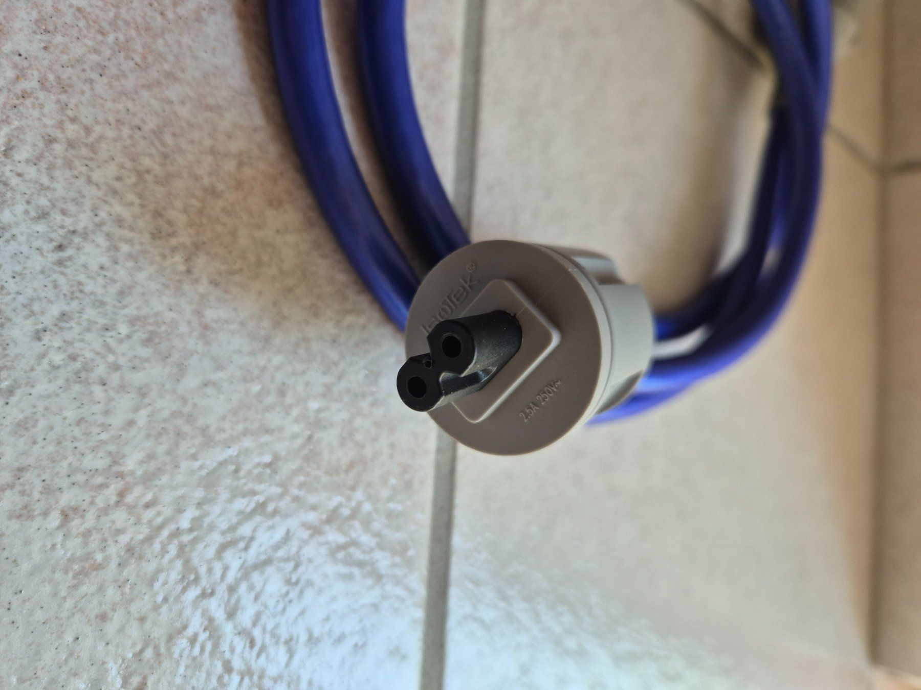 Isotek Cavi: Netzkabel Isotek EVO3 Premier Schuko / C7 Stecker – Usato da Beringen venduto da 2015ursh 1