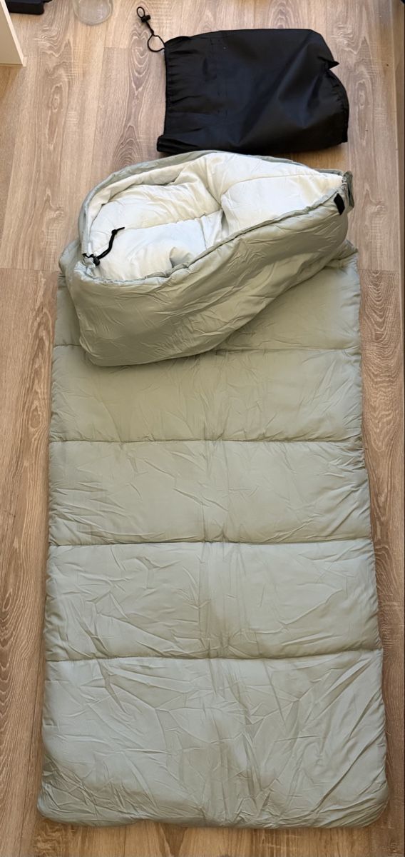 Sacchi a pelo: Versatile Sleeping Bag for Spring/Summer Adventures – Usato da Genève venduto da sst_nv8c