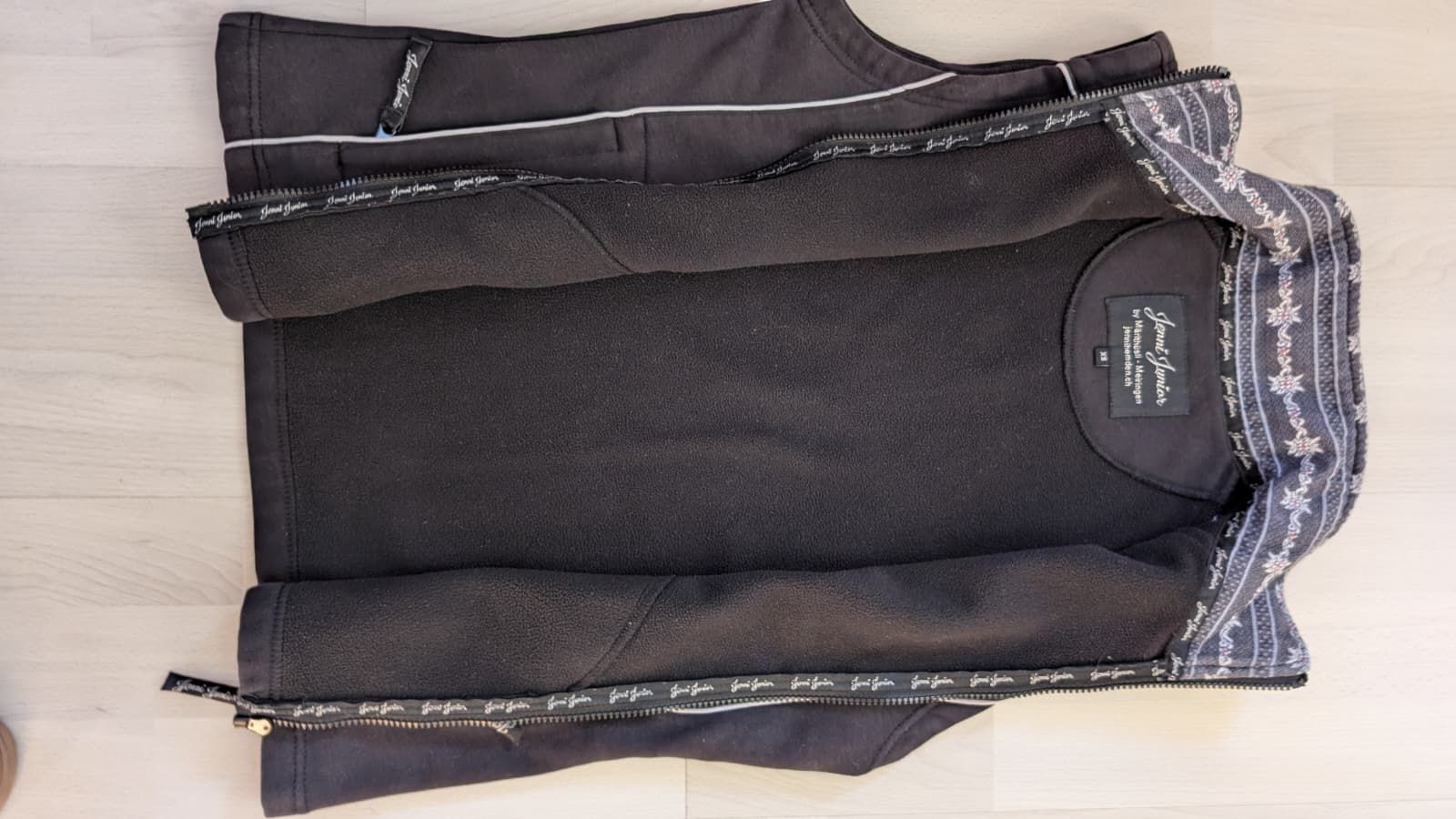 Altro abbigliamento per bambino: Jenni Junior Folklore Kinderweste Gr.XS – Usato da Meiringen venduto da kaufhie 2