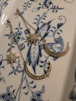 Suesse goldige Ohrringe mit Stern und Mond Anhänger!