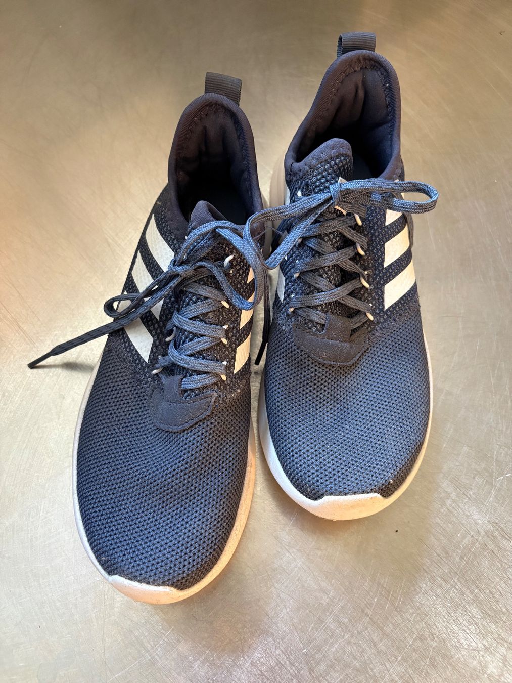 Adidas Chaussures hommes: Hallenturnschuhe – D'occasion à Biel/Bienne par marlenef72