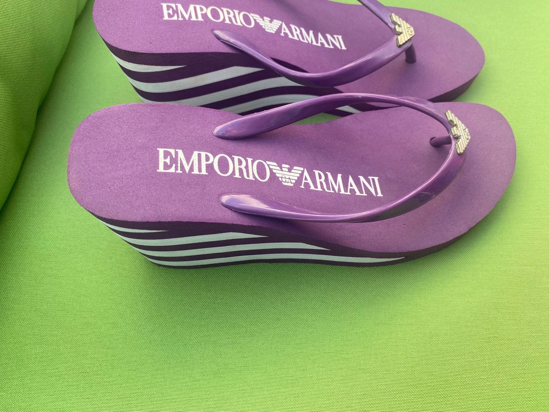 Armani Damenschuhe: SUMMERTIME - stylische ARMANI Flop-Flops, violette, 38 – Neu (gemäss Beschreibung) aus Winkel von ferrari2022