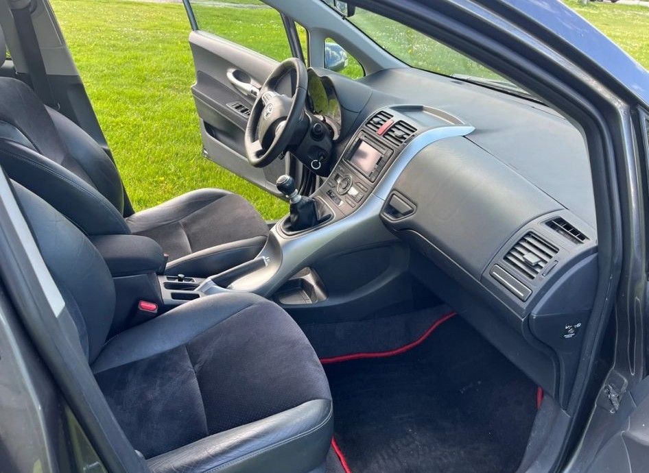 Toyota Automobili: Toyota Auris Bemani 1.8 – Usato da Sargans venduto da nev_wgw5 2
