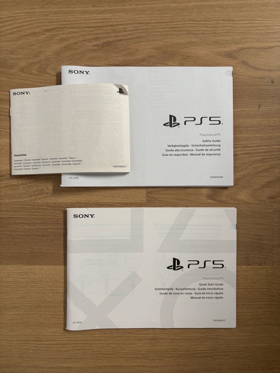 Sony Konsolen: PlayStation 5 inkl. 2 Controller und Zubehör – Gebraucht aus Wetzikon ZH von lugis 2