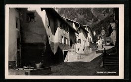 Pontresina, Strassenpartie mit Brunnen
