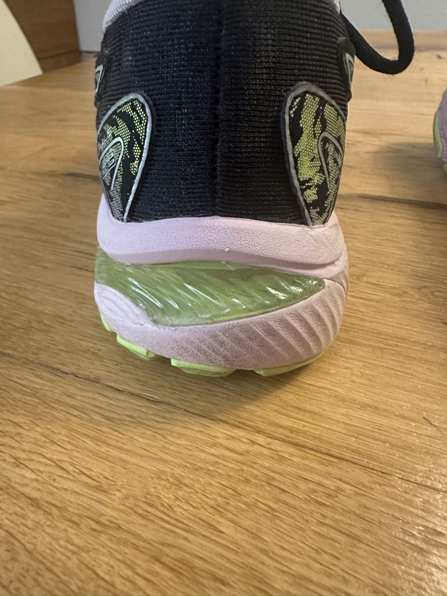 Asics Scarpe per ragazze: Asics Turnschuhe Gr 37 – Usato da Wettingen venduto da Sternetaenzerin 5
