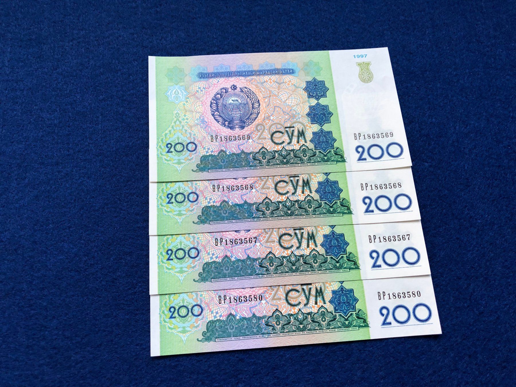 Banknoten: Usbekistan 1997 - 4 x 200 Sum aUNC-UNC – Neu (gemäss Beschreibung) aus Pfäffikon SZ von Sieben77 2
