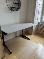 Schreibtisch, massiv