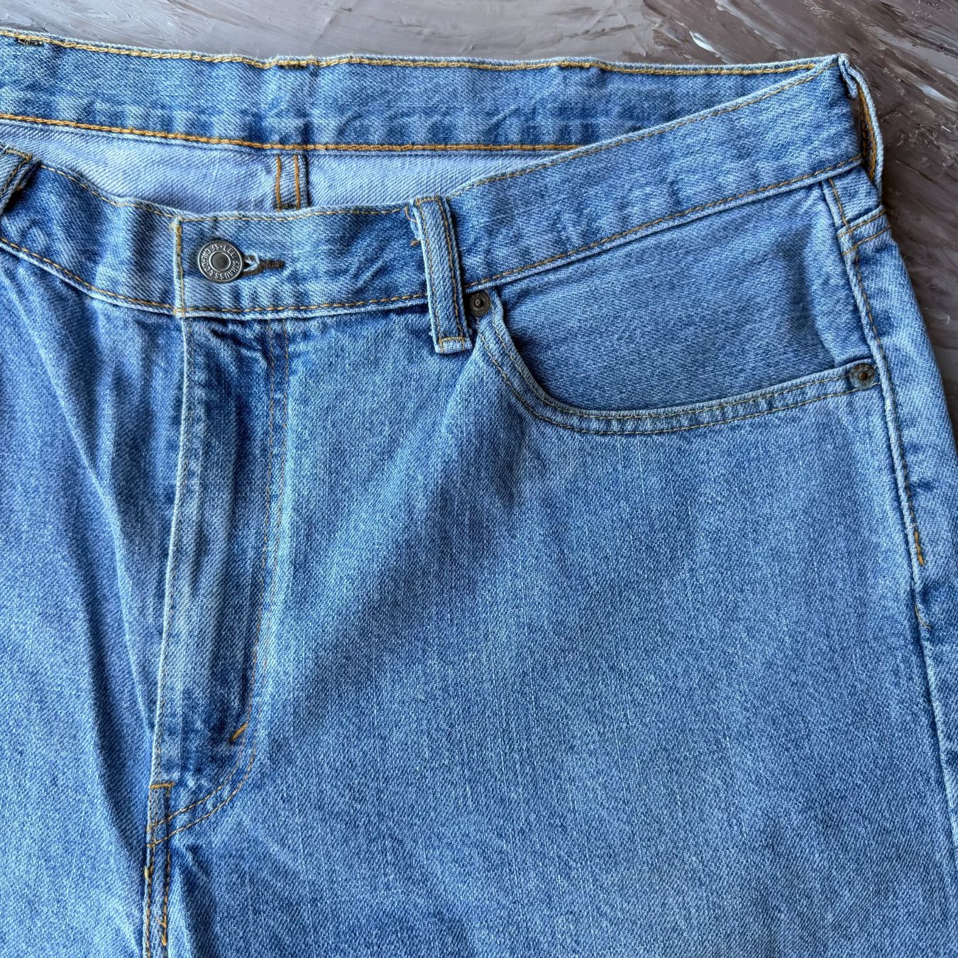 Levi's Jeans: Levi's Classic Blue Denim Shorts – Usato da Thônex venduto da Suisse.Shopping 2