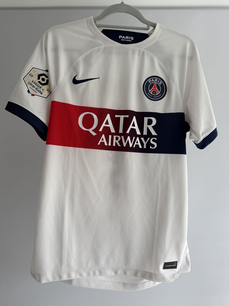Nike Canottiere & Pantaloni: PSG 2023/24 Away Nike  – Usato da Meggen venduto da Patti_