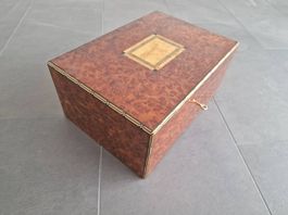 Exklusiver Davidoff Humidor Nussbabumwurzelholz