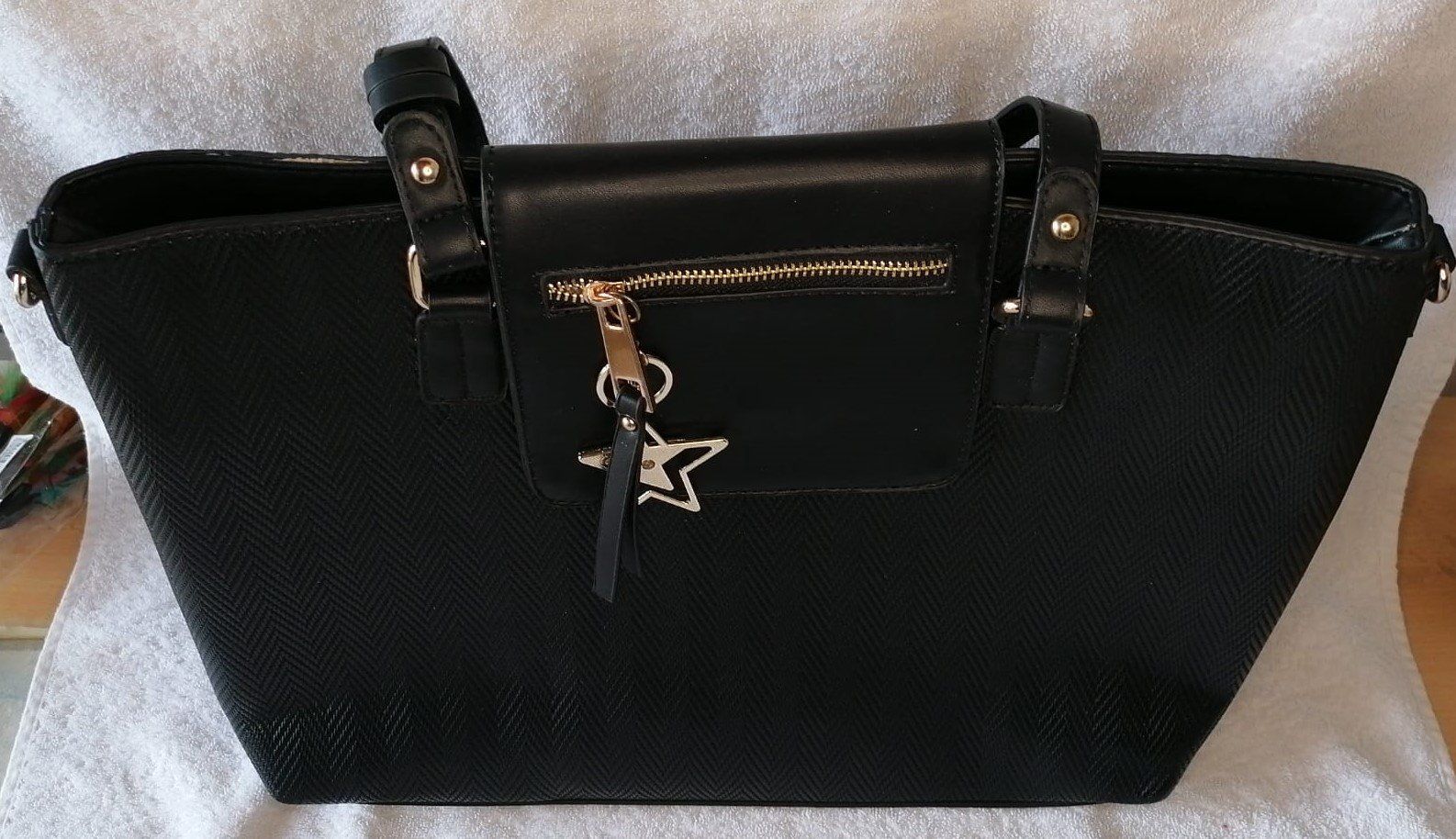 Taschen für Damen: schöne grosse Handtasche – Gebraucht aus Grächen von Hel7890