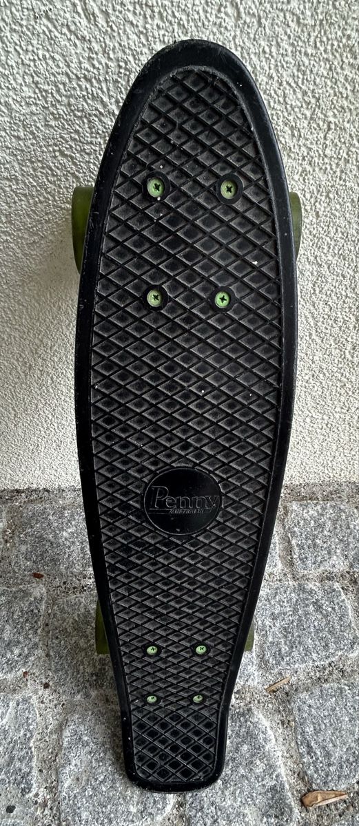 Penny Skateboards Skateboards: Penny Board Black mit grünen Rollen – Usato da Wil ZH venduto da uhe_nw6s