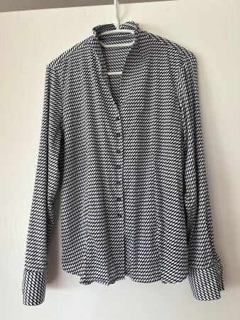 Schicke Damen Bluse, Gr. M mit Schal-Kragen, schwarz-weiss