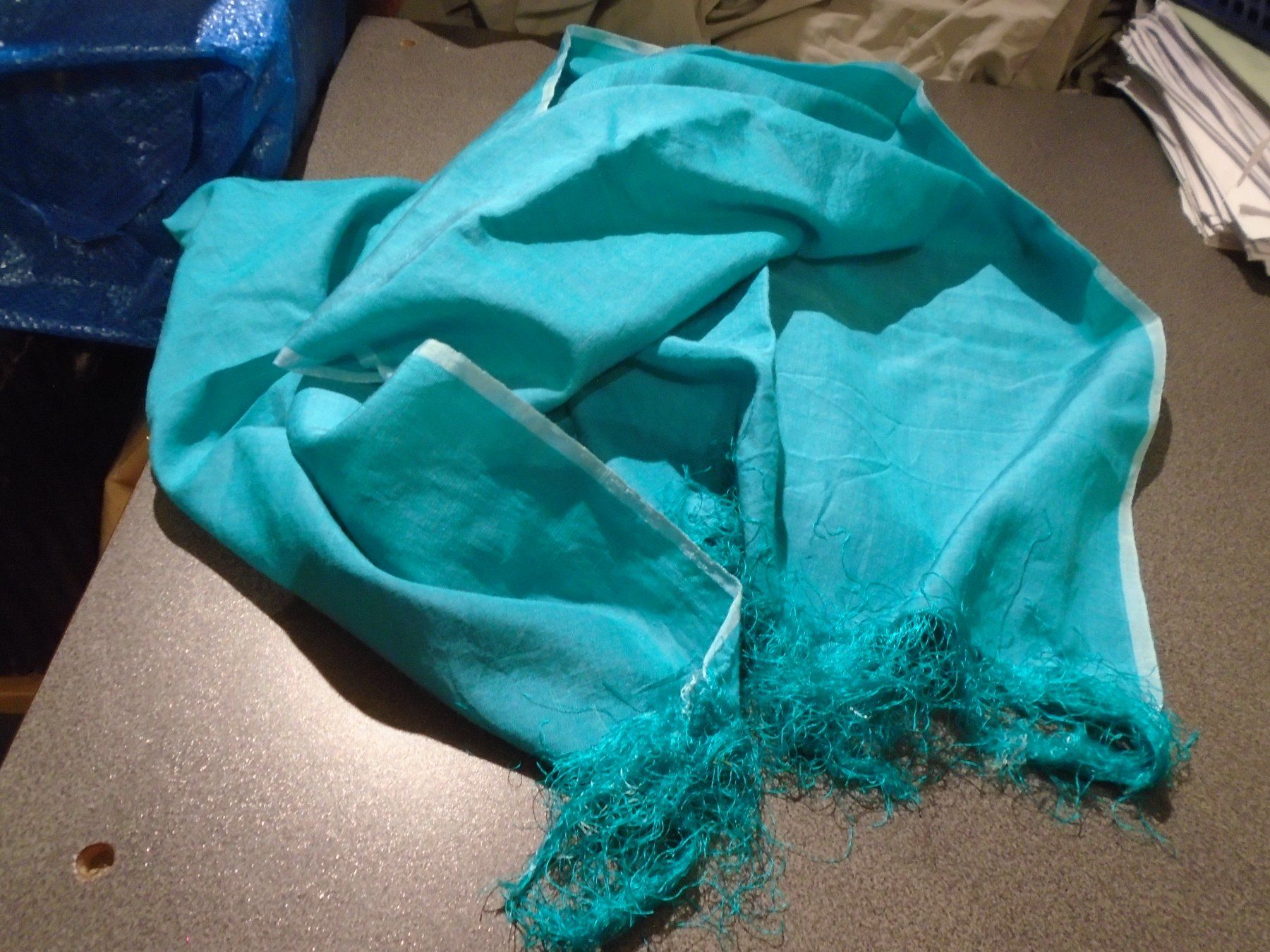 Foulard & Sciarpe: Schal grün Ton, Fransen – Usato da Zürich venduto da abraxas1291